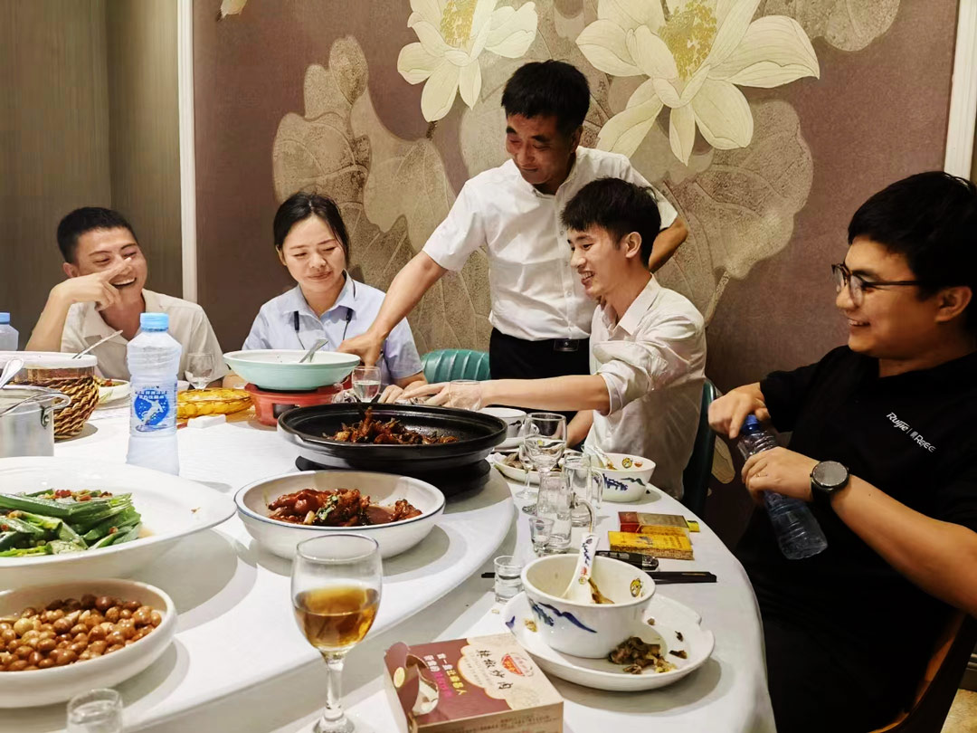白酒夜飲，前程似錦