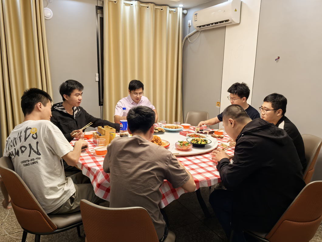 工作之余話(huà)家常，團(tuán)隊(duì)凝聚添動(dòng)力